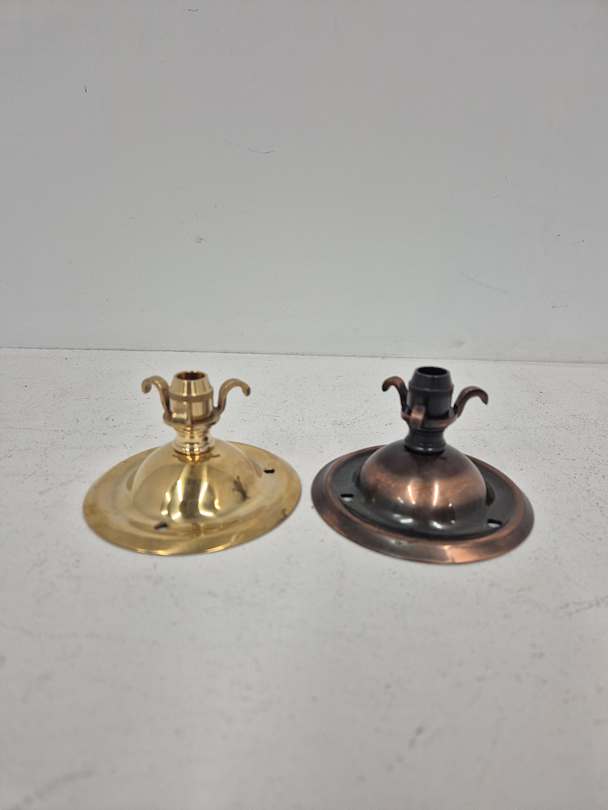 3.5in Diam Ceiling Plate with 3-Way Hook | 2.5in Diam Fix | Brass/Bronze