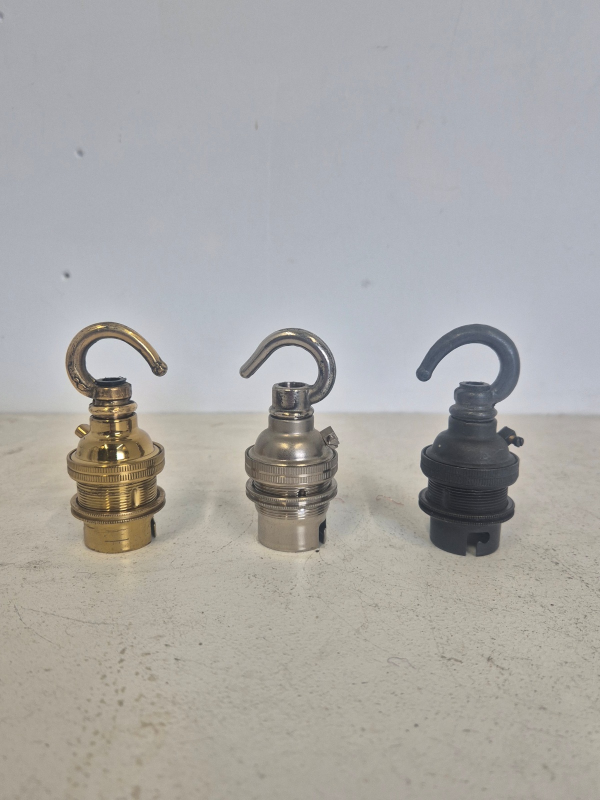 B22 Bayonet Cap Bulbholder with Hook | Shade Ring | 1/2inch Thread