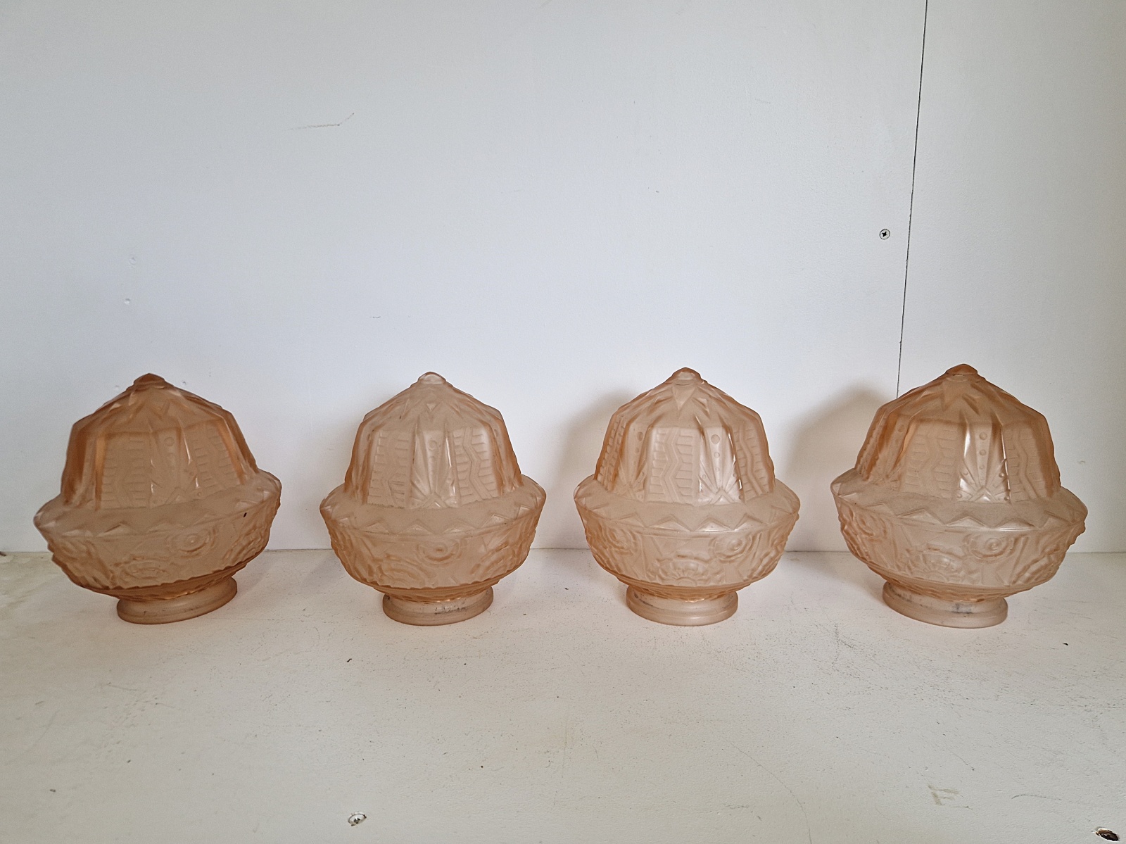 Muller Frères, Luneville | 4 Peach Art Deco Globes | Price for 1