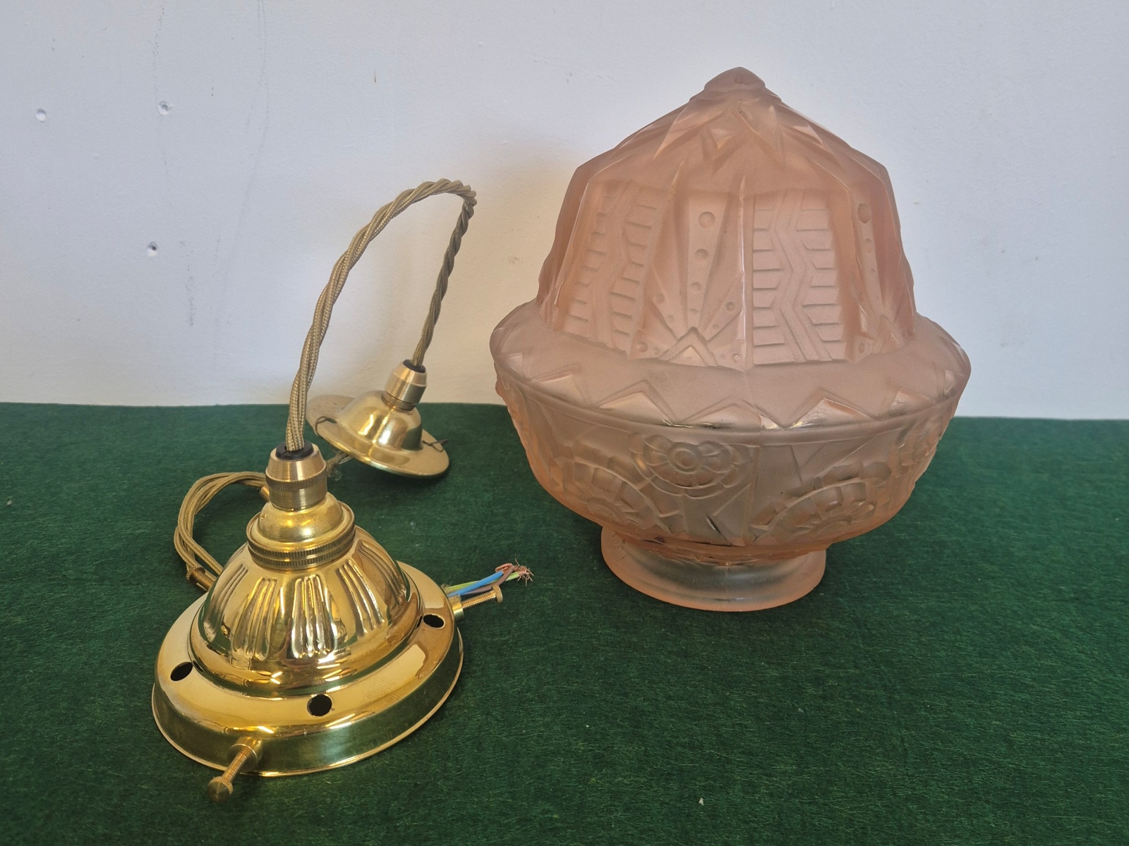 Muller Frères, Luneville | 4 Peach Art Deco Globes | Price for 1 - Image 3