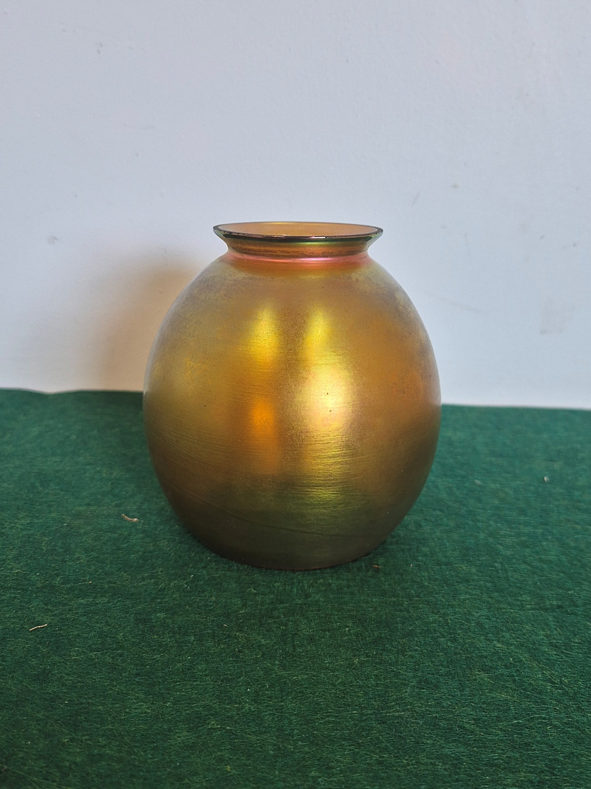 Quezal Art Glass | Small Oval Irridescent Lampshade | U.S.A c.1910