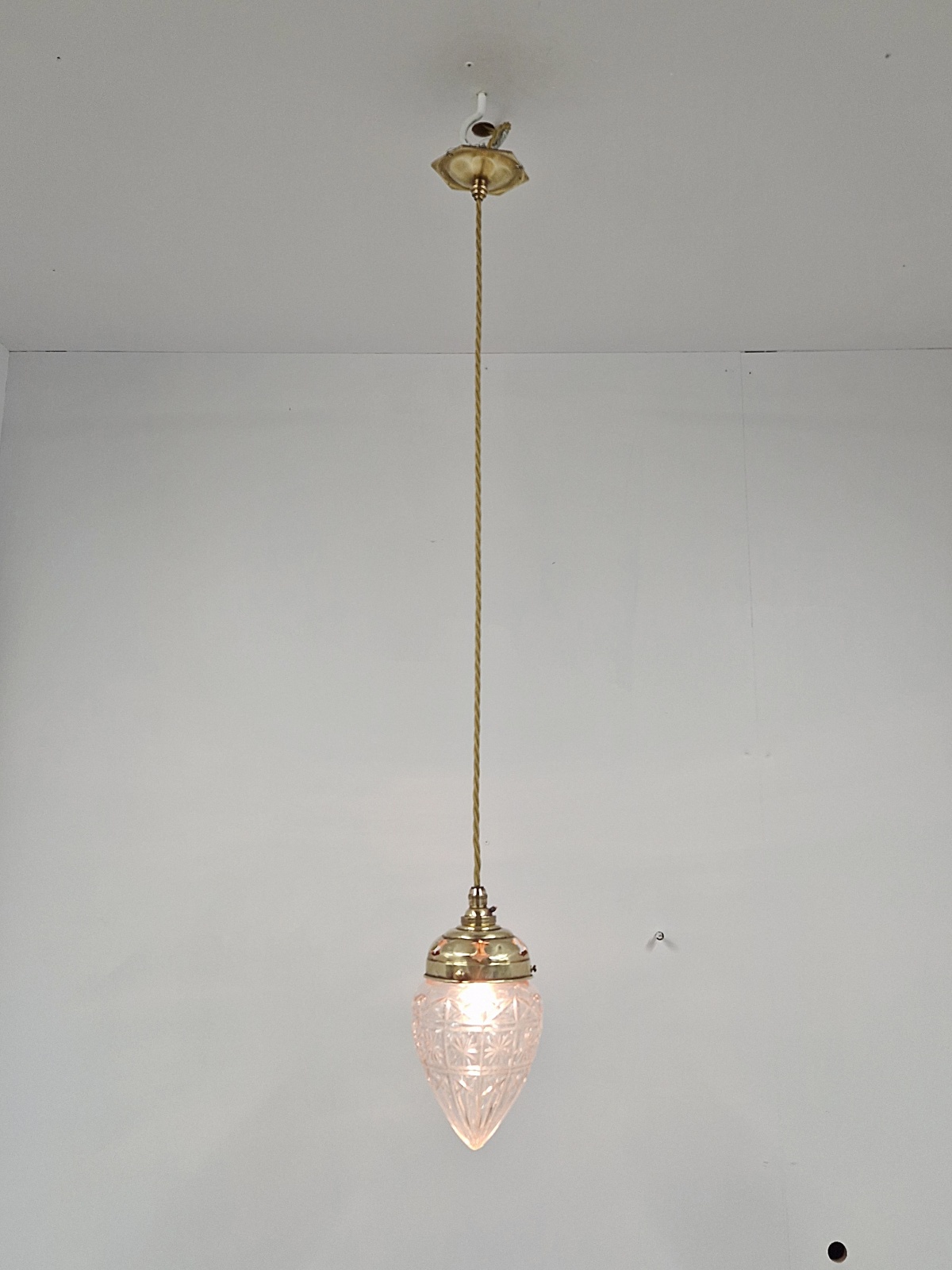 Unsigned | Cut-glass "Pineapple" Pendant Lampshade | England c.1905 - Image 2