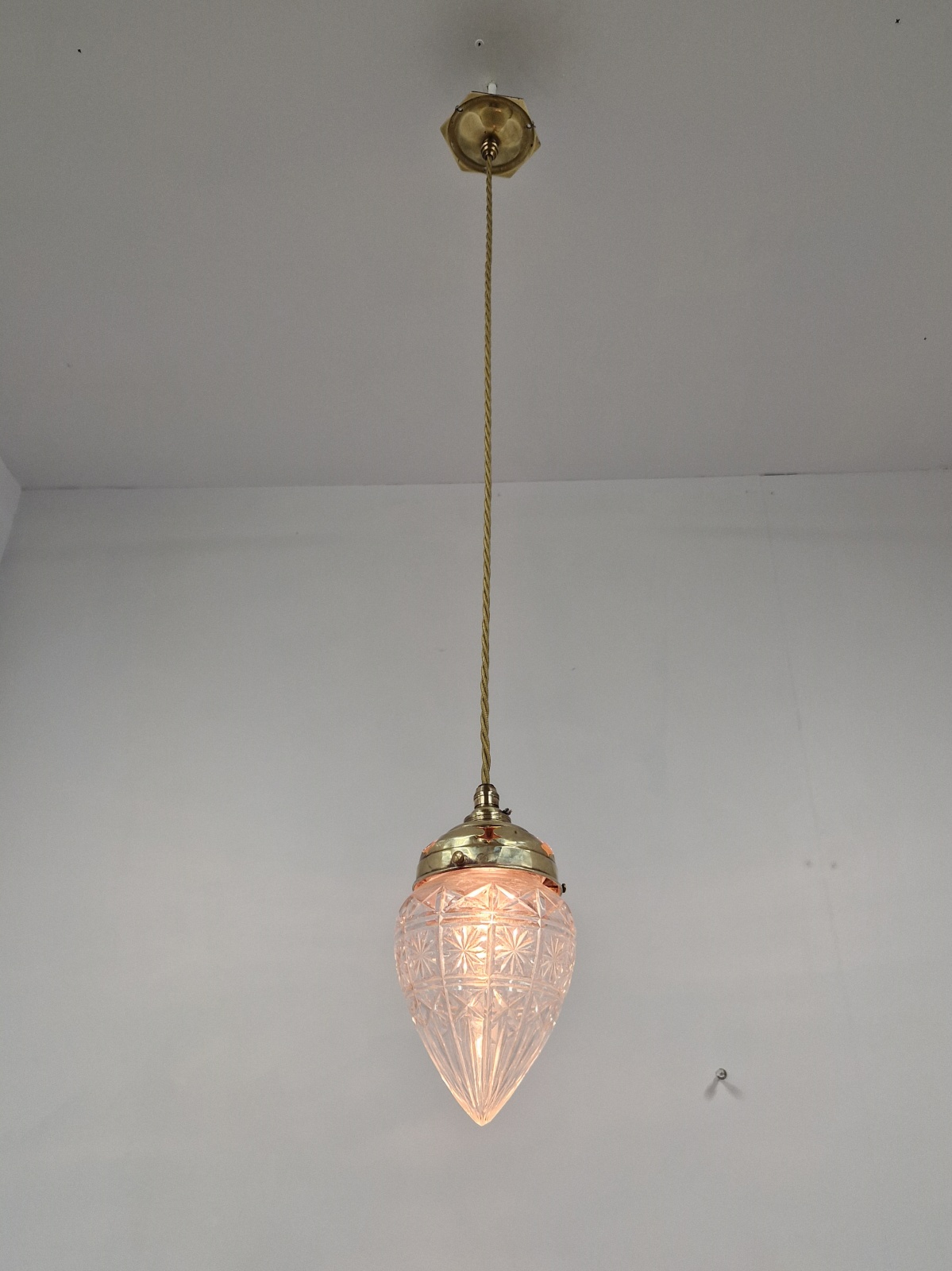 Unsigned | Cut-glass "Pineapple" Pendant Lampshade | England c.1905 - Image 4