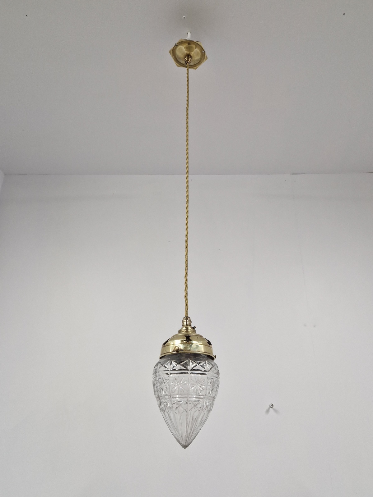 Unsigned | Cut-glass "Pineapple" Pendant Lampshade | England c.1905 - Image 5