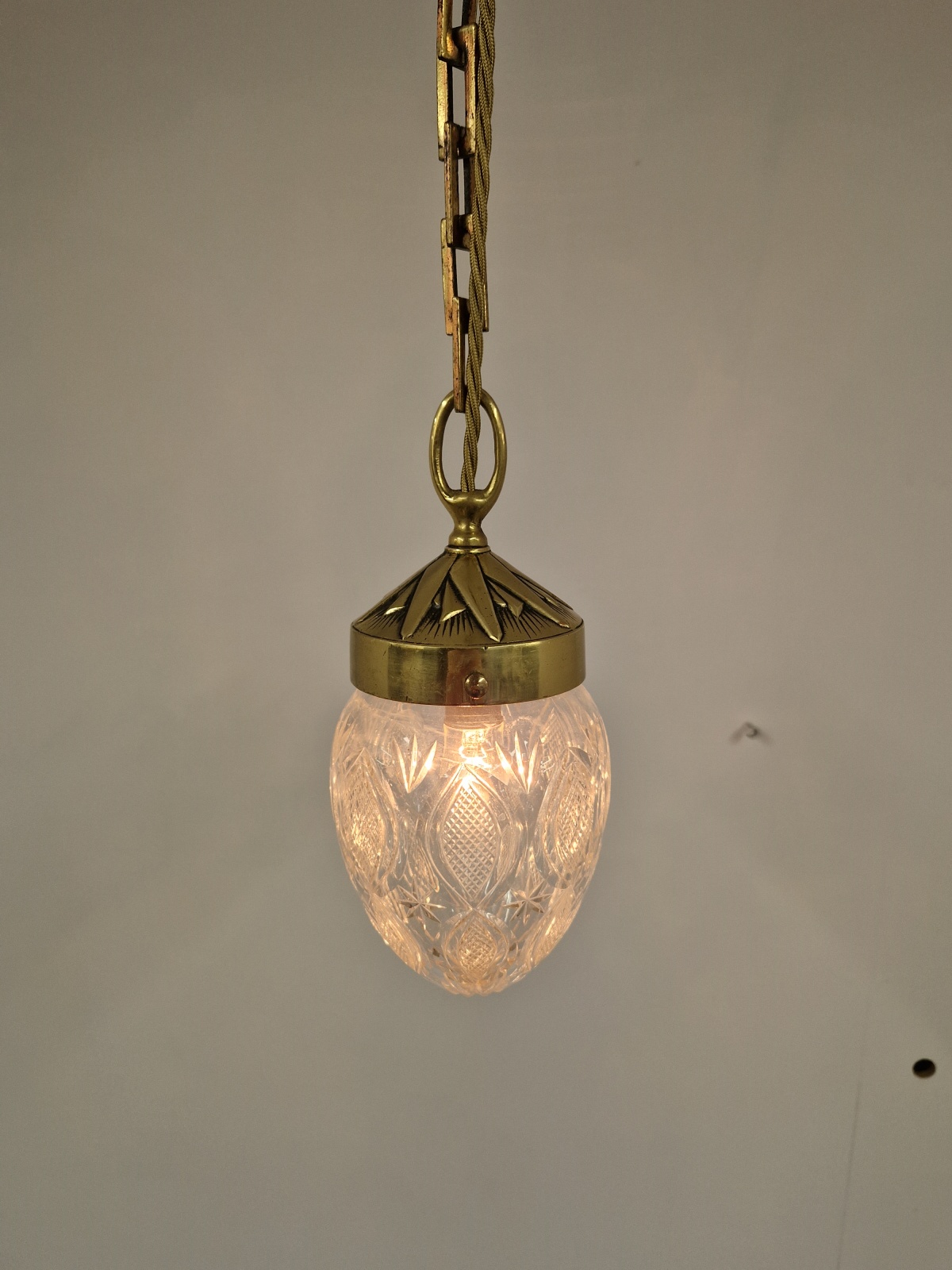 Unsigned | Cut-glass "Pineapple" Pendant Lampshade | England c.1905 | SOLD - Image 8