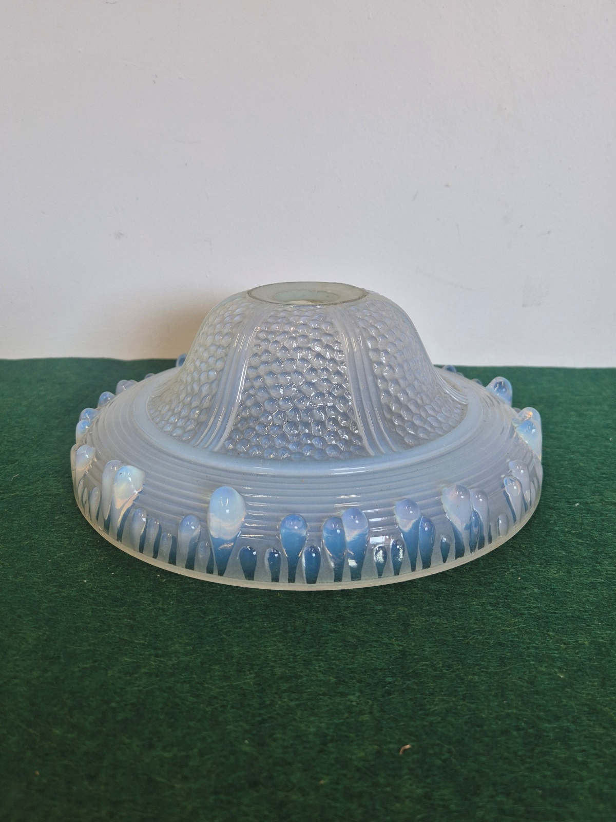 Ezan ( jean Gauthier) | 4 Opalescent Lampshades | Price for 1