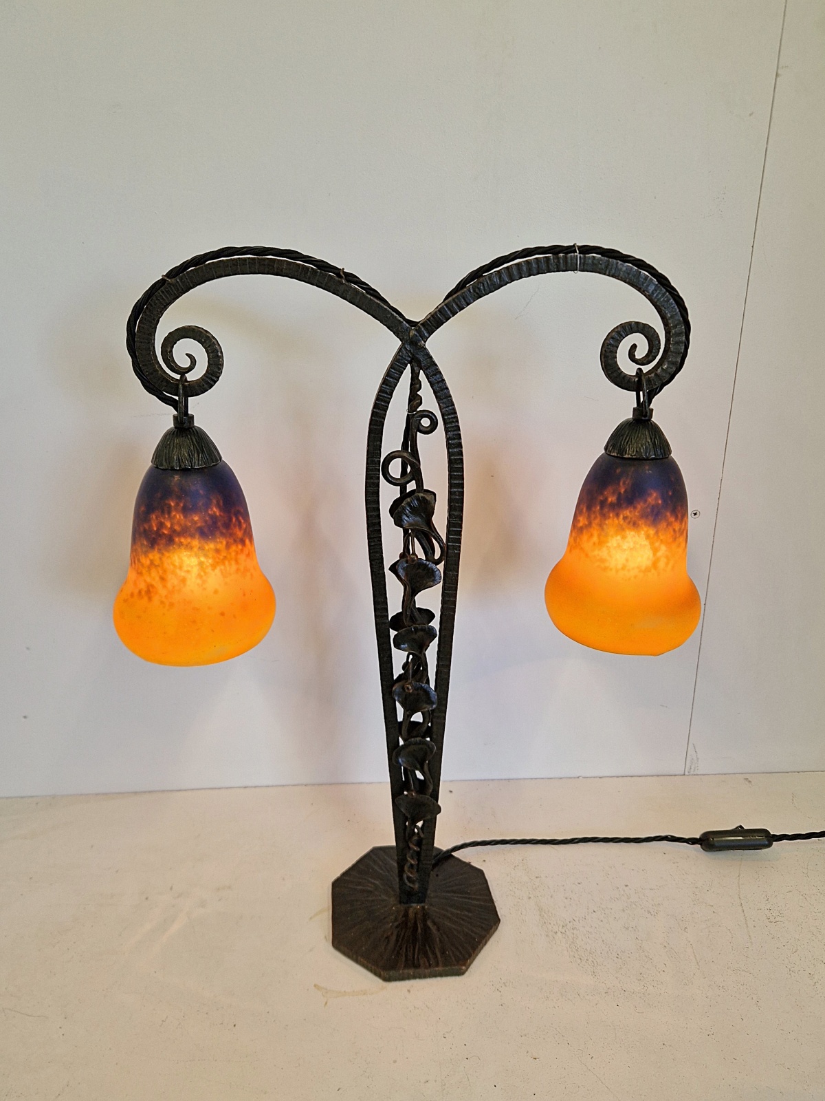 Verreries Charles Schneider | Wrought-Iron Twin-Arm Desk Lamp | France c.1920 - Image 3