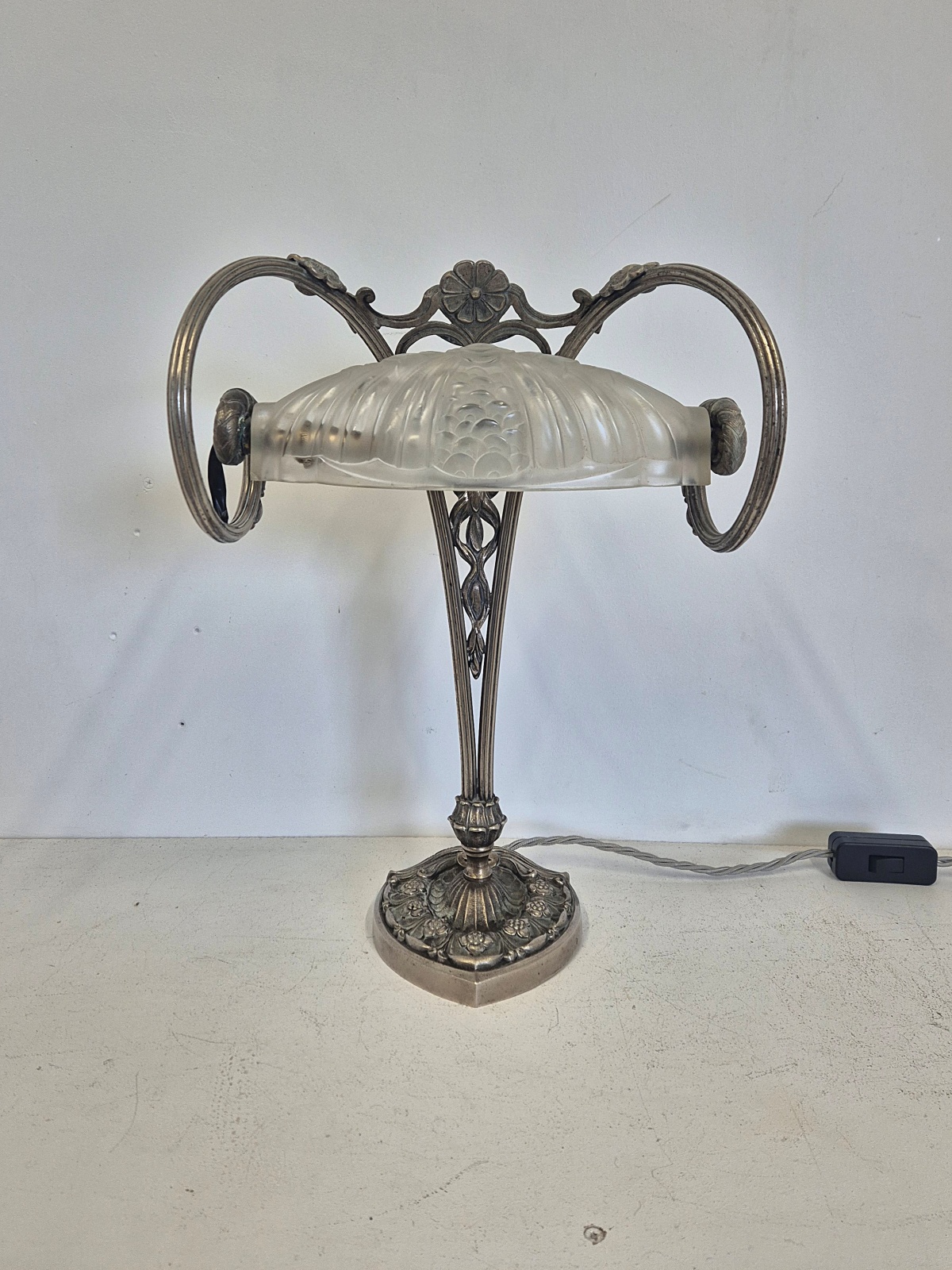 Unsigned | Nickelled-Bronze Art Deco/Neo-Classical Desk Lamp | France c.1925 - Image 3