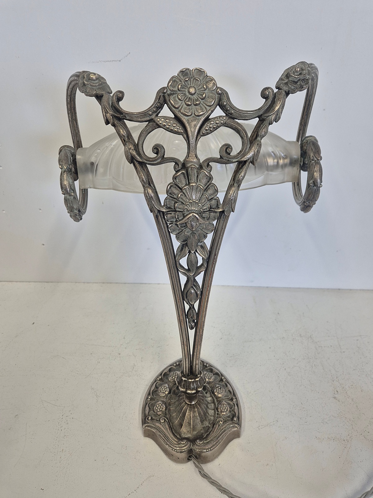 Unsigned | Nickelled-Bronze Art Deco/Neo-Classical Desk Lamp | France c.1925 - Image 9
