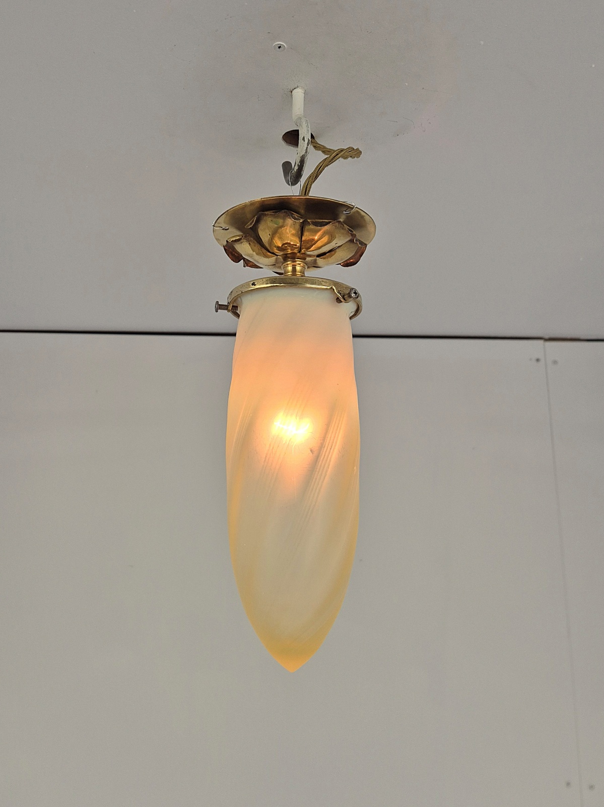 Unsigned | 2 Art Nouveau Vaseline-glass Flush-mounts | England c.1905-15 - Image 2