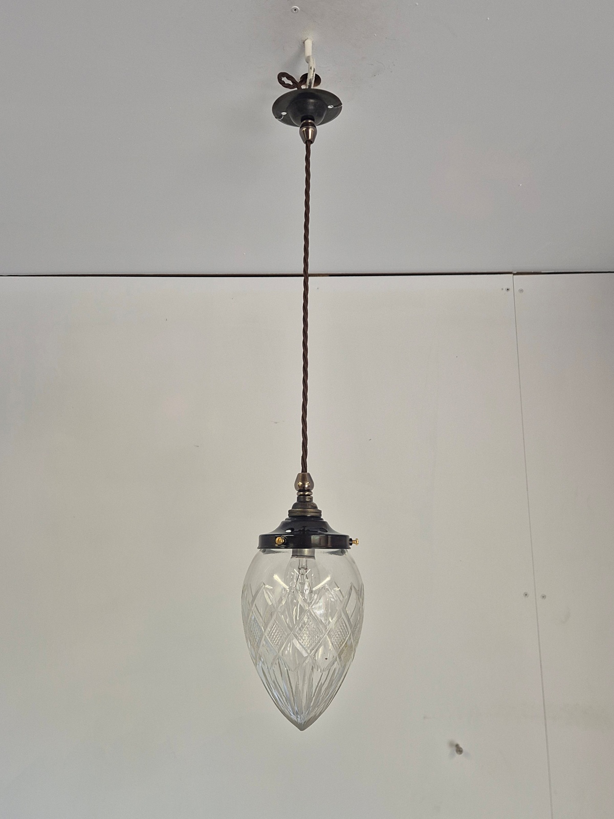 Unsigned | 2 Cut-glass "Pineapple" Pendants | England c.1910-20 - Image 3