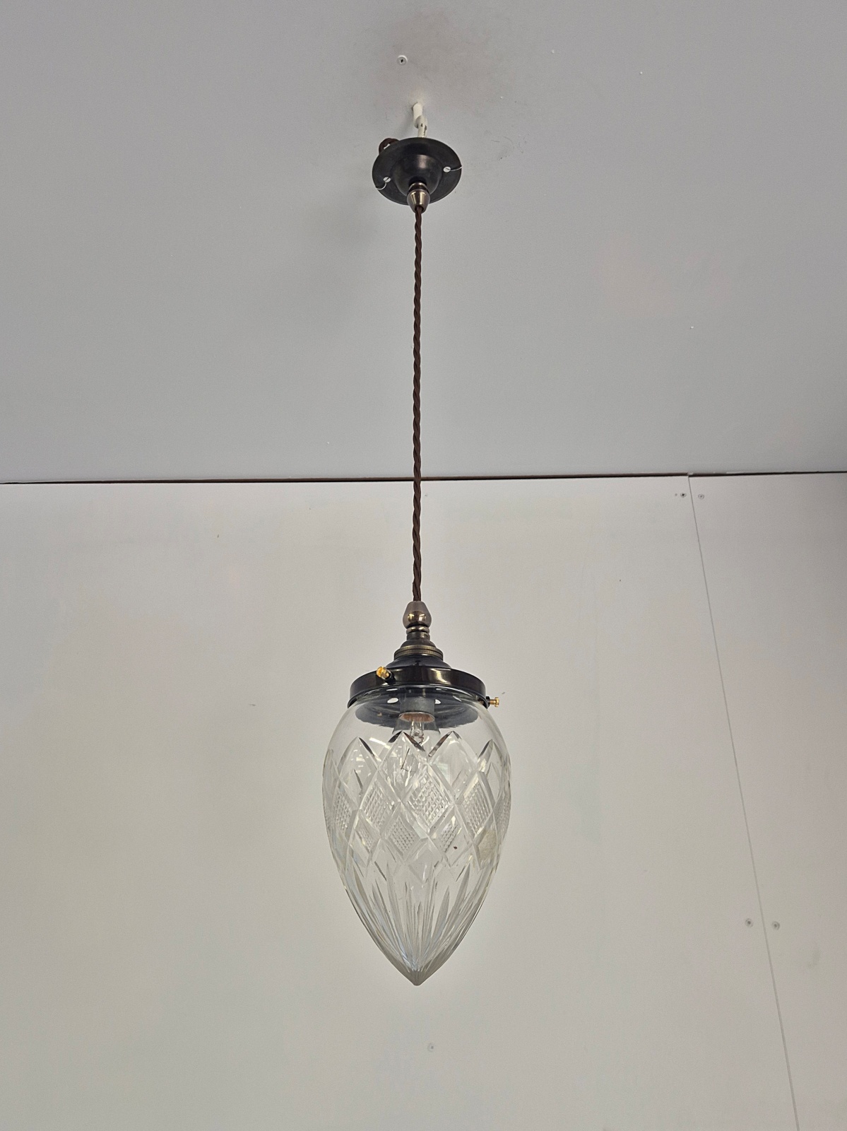 Unsigned | 2 Cut-glass "Pineapple" Pendants | England c.1910-20 - Image 5