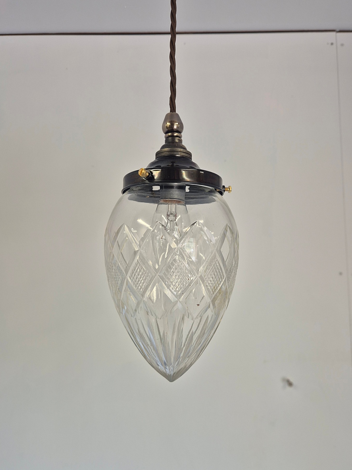 Unsigned | 2 Cut-glass "Pineapple" Pendants | England c.1910-20 - Image 7