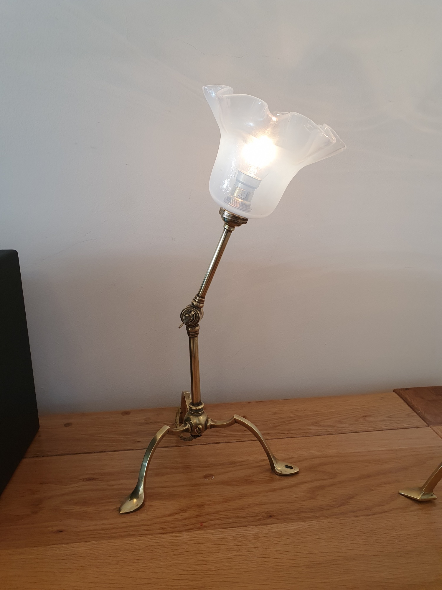 The General Electric Company (G.E.C) | 2 Similar Arts & Crafts Table Lamps | England c.1905 | SOLD | SOLD - Image 4