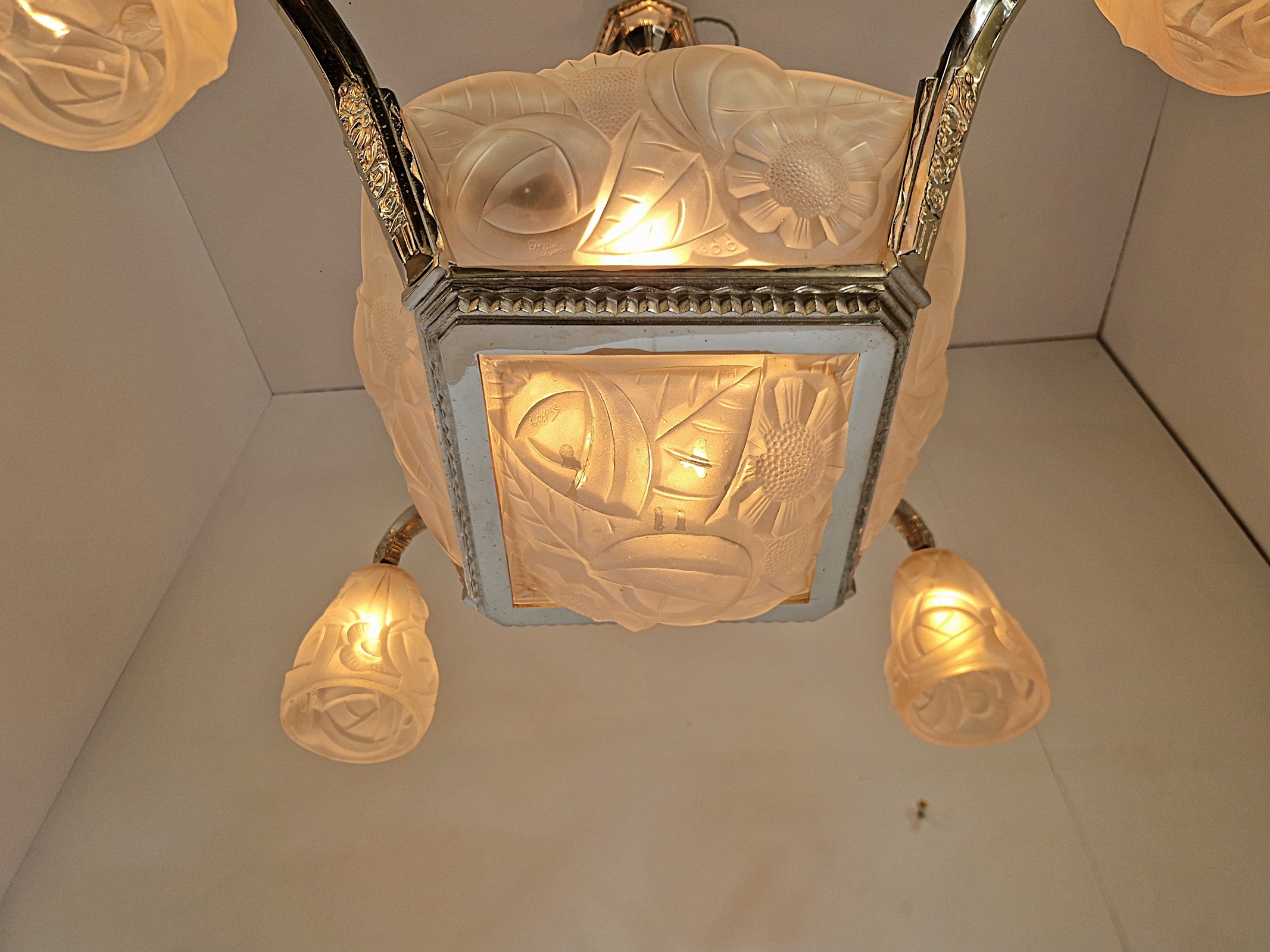 Verrerie D'art Degué | Large Four-branch Art Deco Chandelier | France c.1925 - Image 8