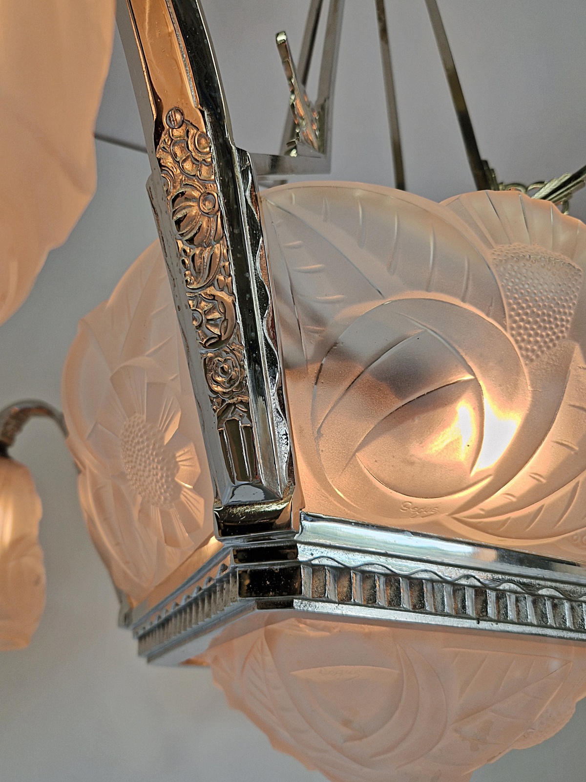 Verrerie D'art Degué | Large Four-branch Art Deco Chandelier | France c.1925 - Image 12