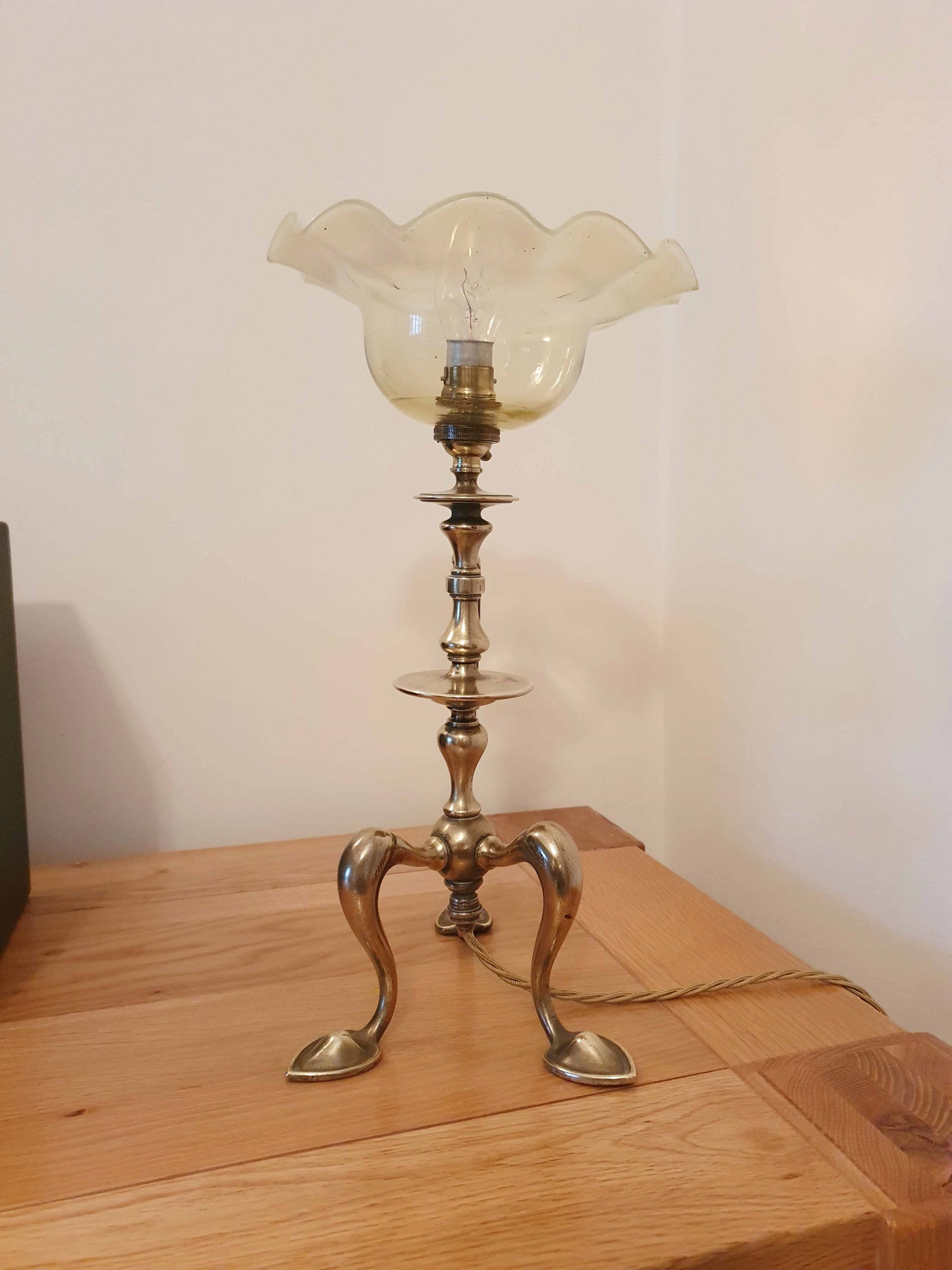 Style of James Hinks & Son | Arts & Crafts Table Lamp | England c.1900 | SOLD - Image 5