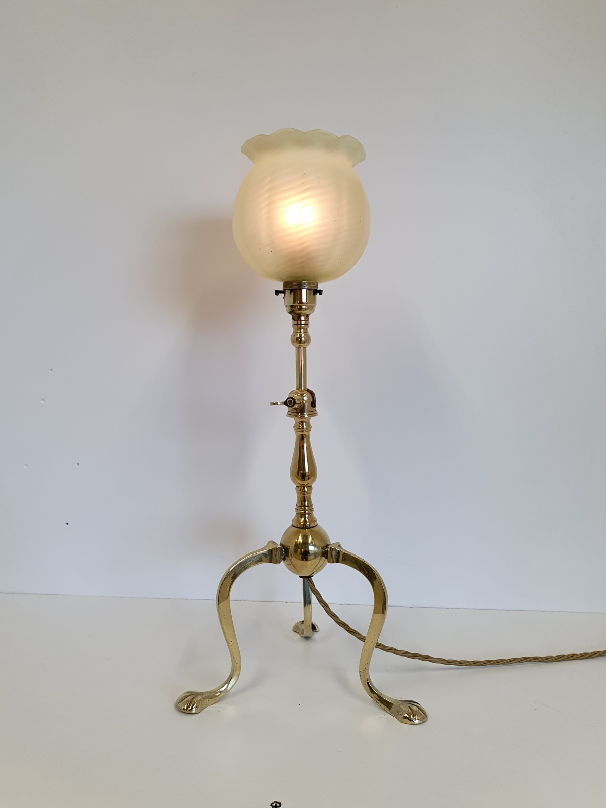 Unsigned | Edwardian Tre-foil Table Lamp | England c.1900 - Image 2