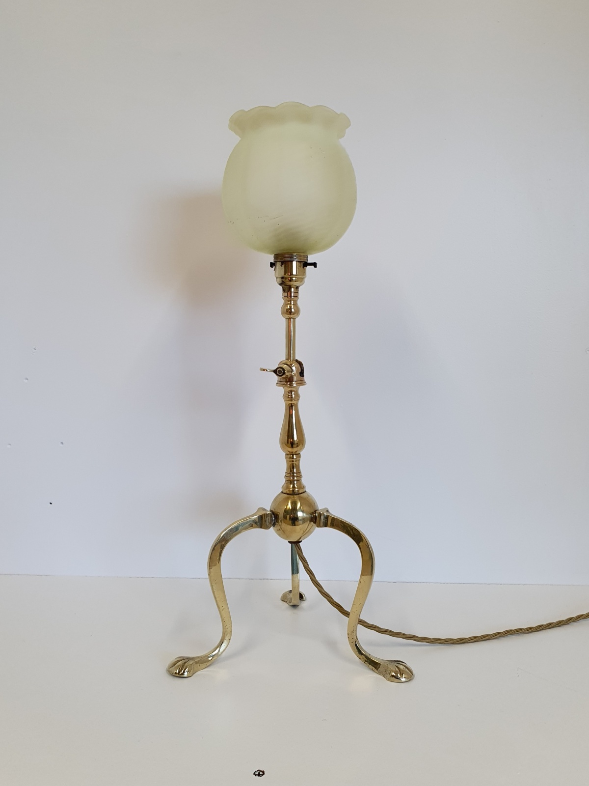 Unsigned | Edwardian Tre-foil Table Lamp | England c.1900 - Image 3