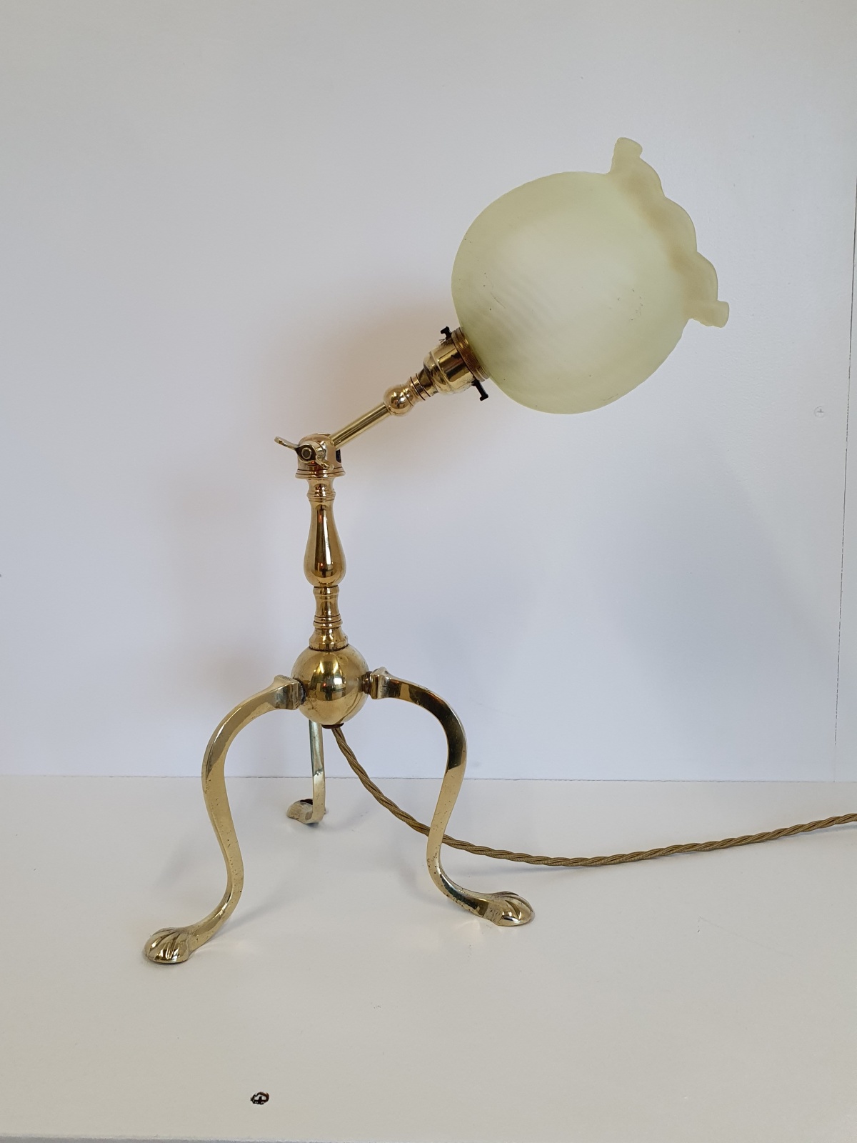 Unsigned | Edwardian Tre-foil Table Lamp | England c.1900 - Image 5