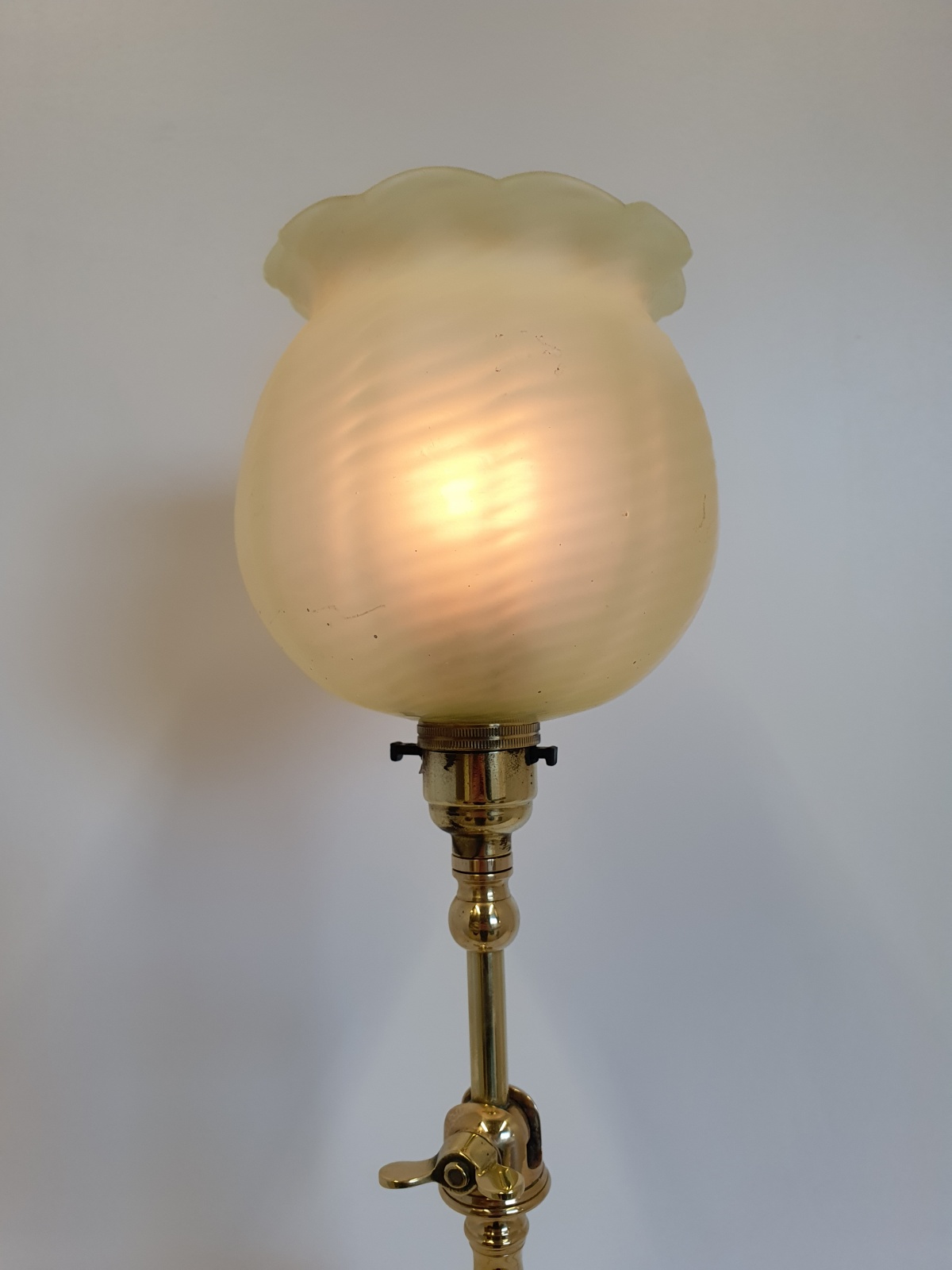 Unsigned | Edwardian Tre-foil Table Lamp | England c.1900 - Image 6