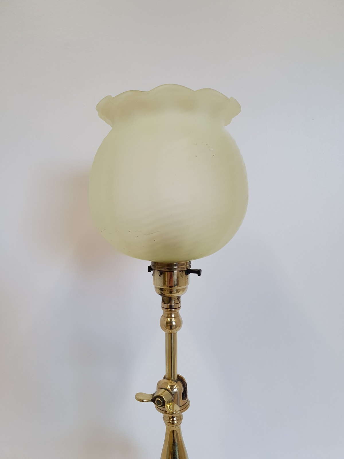 Unsigned | Edwardian Tre-foil Table Lamp | England c.1900 - Image 7