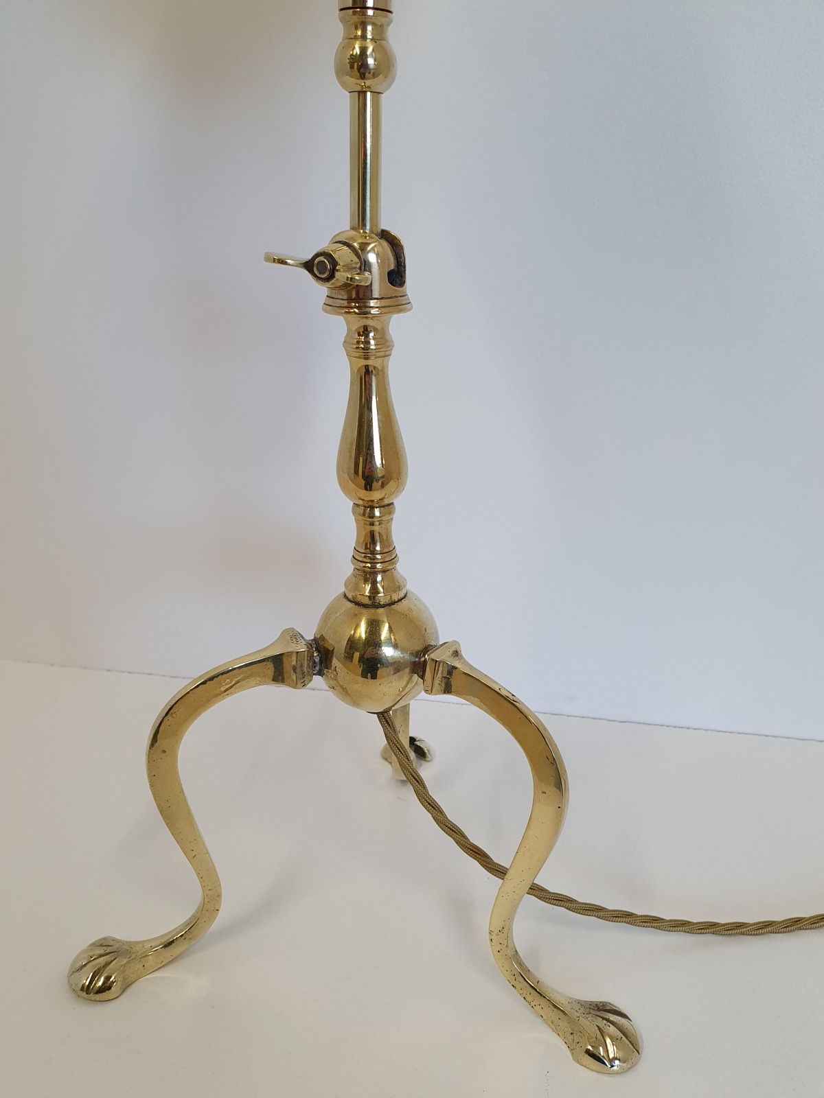 Unsigned | Edwardian Tre-foil Table Lamp | England c.1900 - Image 8