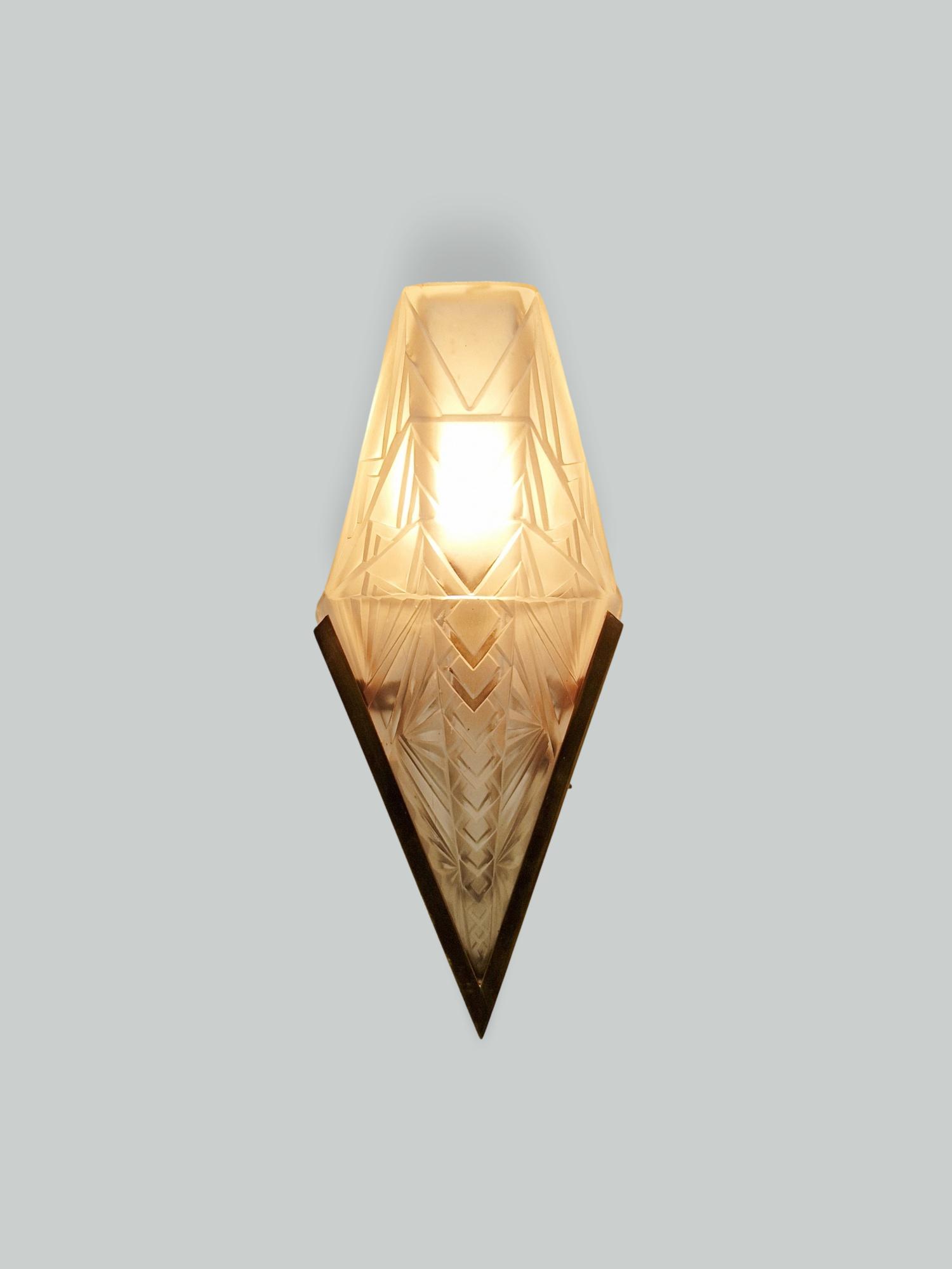 Verrerie D'art Degué | Art Deco Wall Light | France c.1925 | SOLD