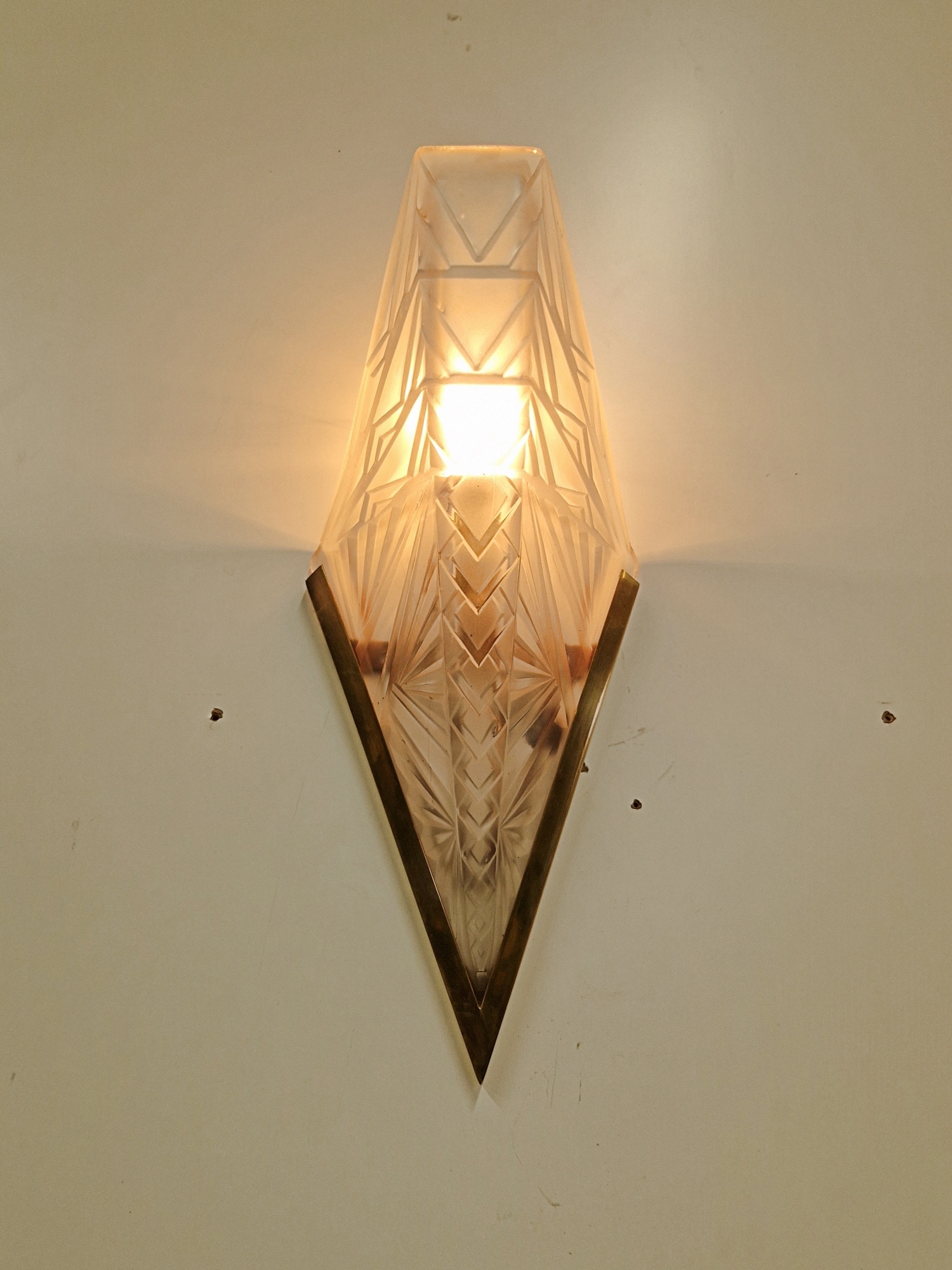 Verrerie D'art Degué | Art Deco Wall Light | France c.1925 | SOLD - Image 4