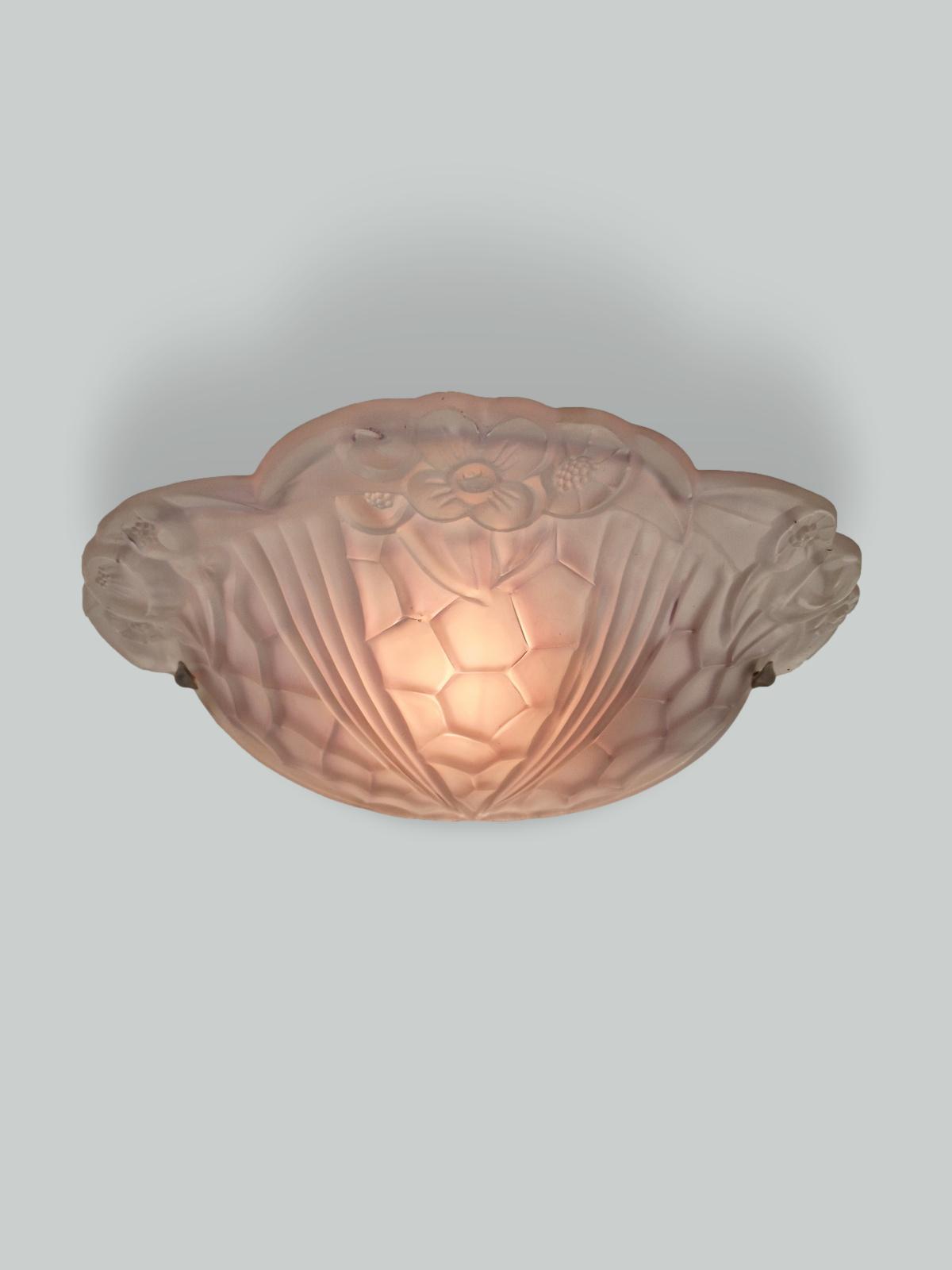 Verrerie D'art Degué |  Art Deco Wall Light | France c.1925