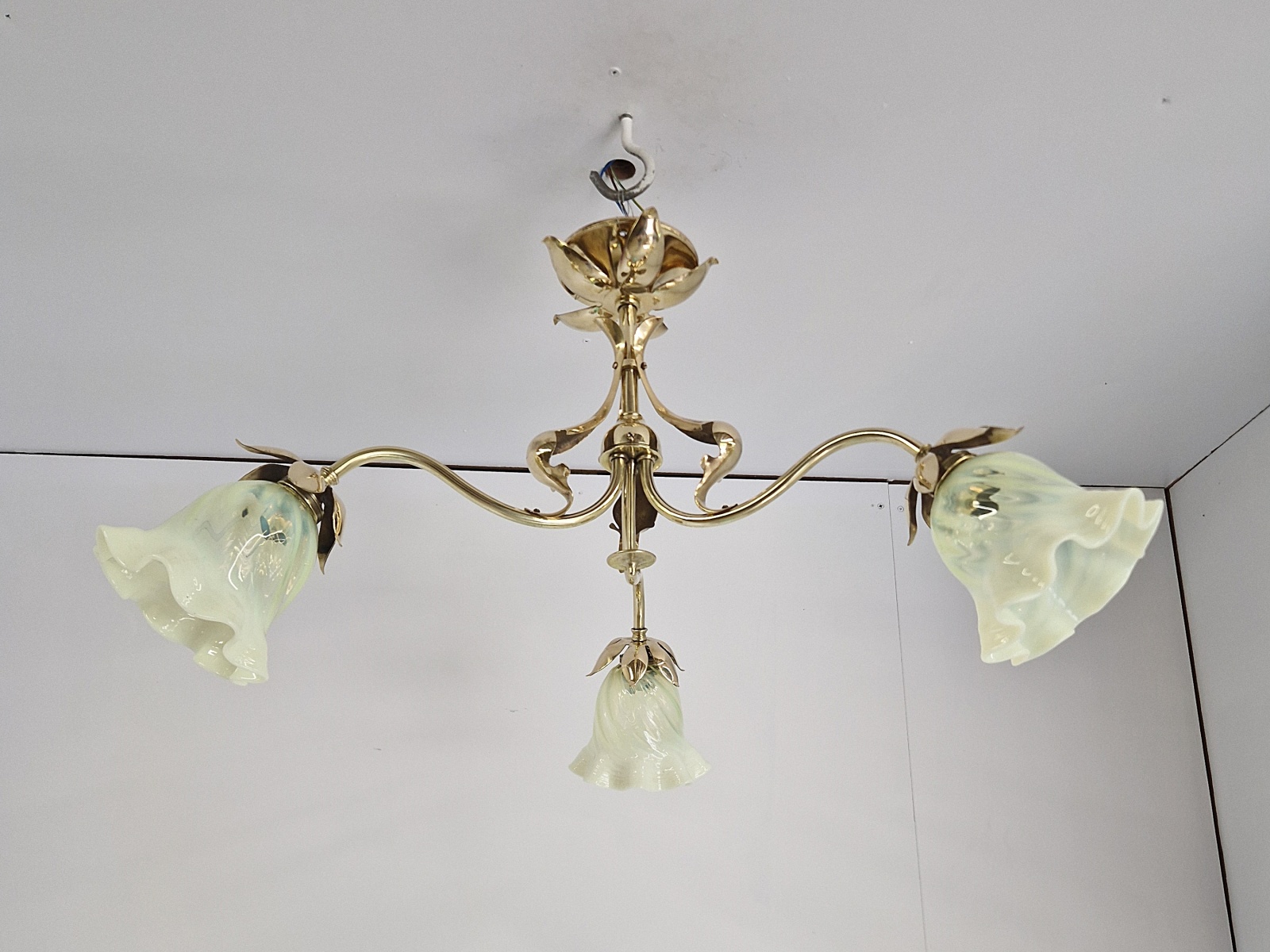 Unsigned | Small Arts & Crafts 3 Branch Ceiling Light | England c.1900 - Image 5
