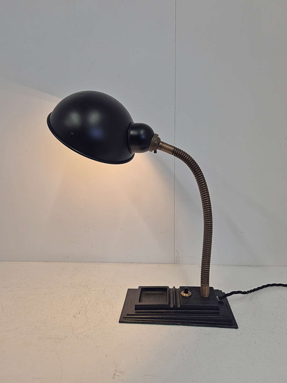 Unsigned | Adjustable "Clerk's" Desk Lamp | England c.1930 - Image 2