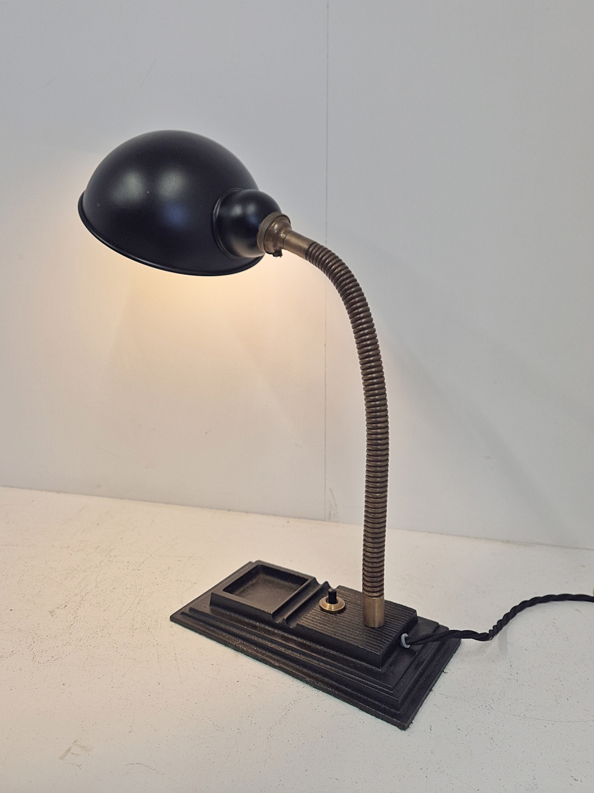 Unsigned | Adjustable "Clerk's" Desk Lamp | England c.1930 - Image 4