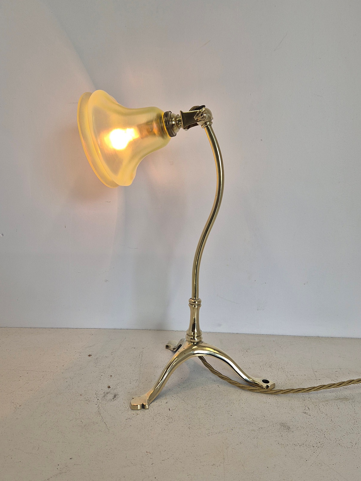 W.A.S Benson, London | Arts & Crafts Desk/Wall Light | England c.1900 - Image 2