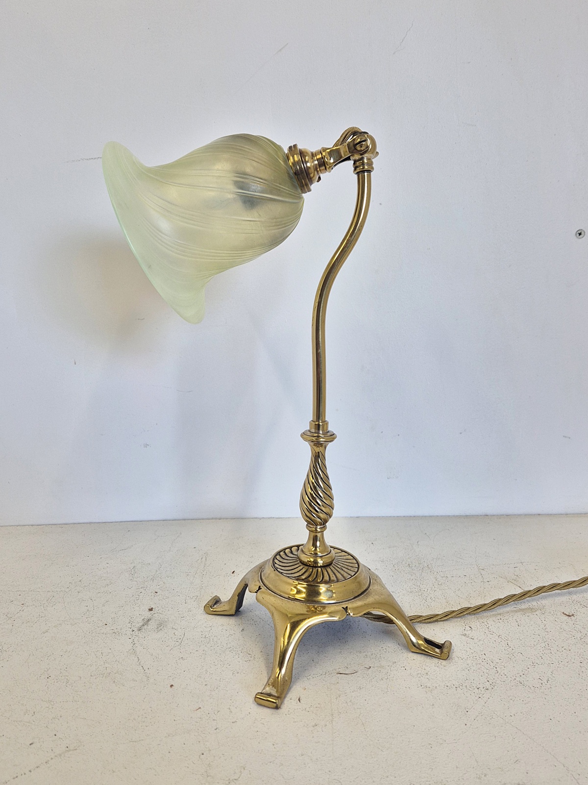 Unsigned | Brass "Quatrefoil" Desk Lamp | England c.1905 | SOLD - Image 3