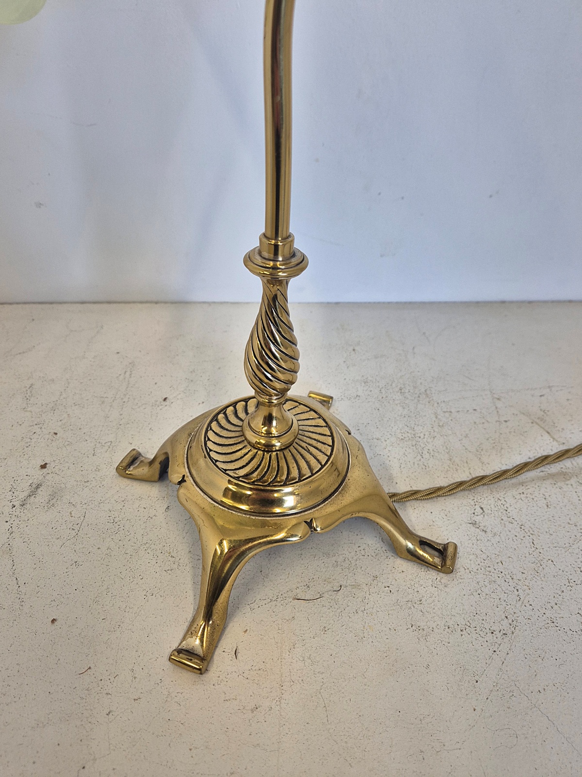 Unsigned | Brass "Quatrefoil" Desk Lamp | England c.1905 | SOLD - Image 7