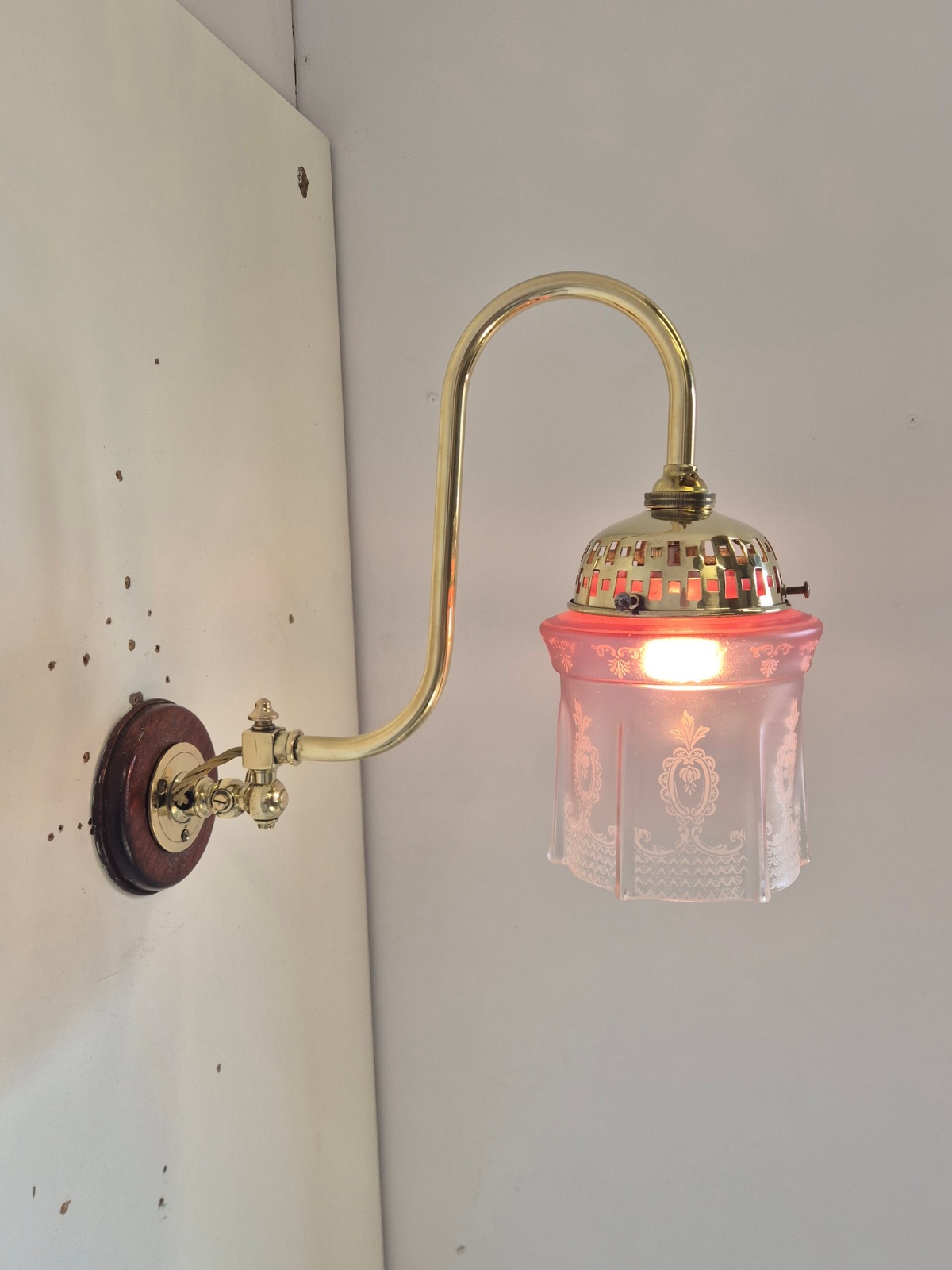 Unsigned | 2 Swivel-Neck Gas Wall Lights | English c1910 - Image 4