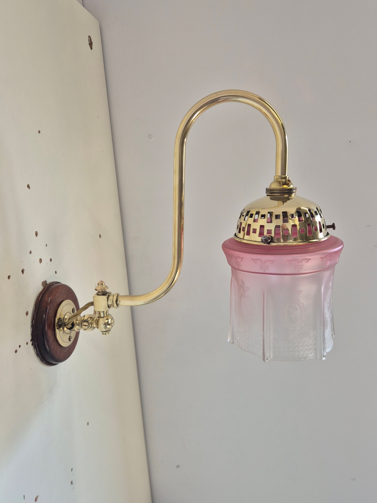 Unsigned | 2 Swivel-Neck Gas Wall Lights | English c1910 - Image 5