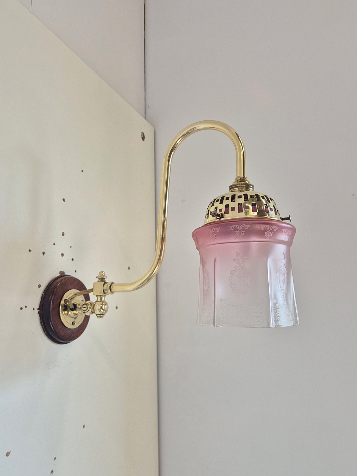 Unsigned | 2 Swivel-Neck Gas Wall Lights | English c1910 - Image 7