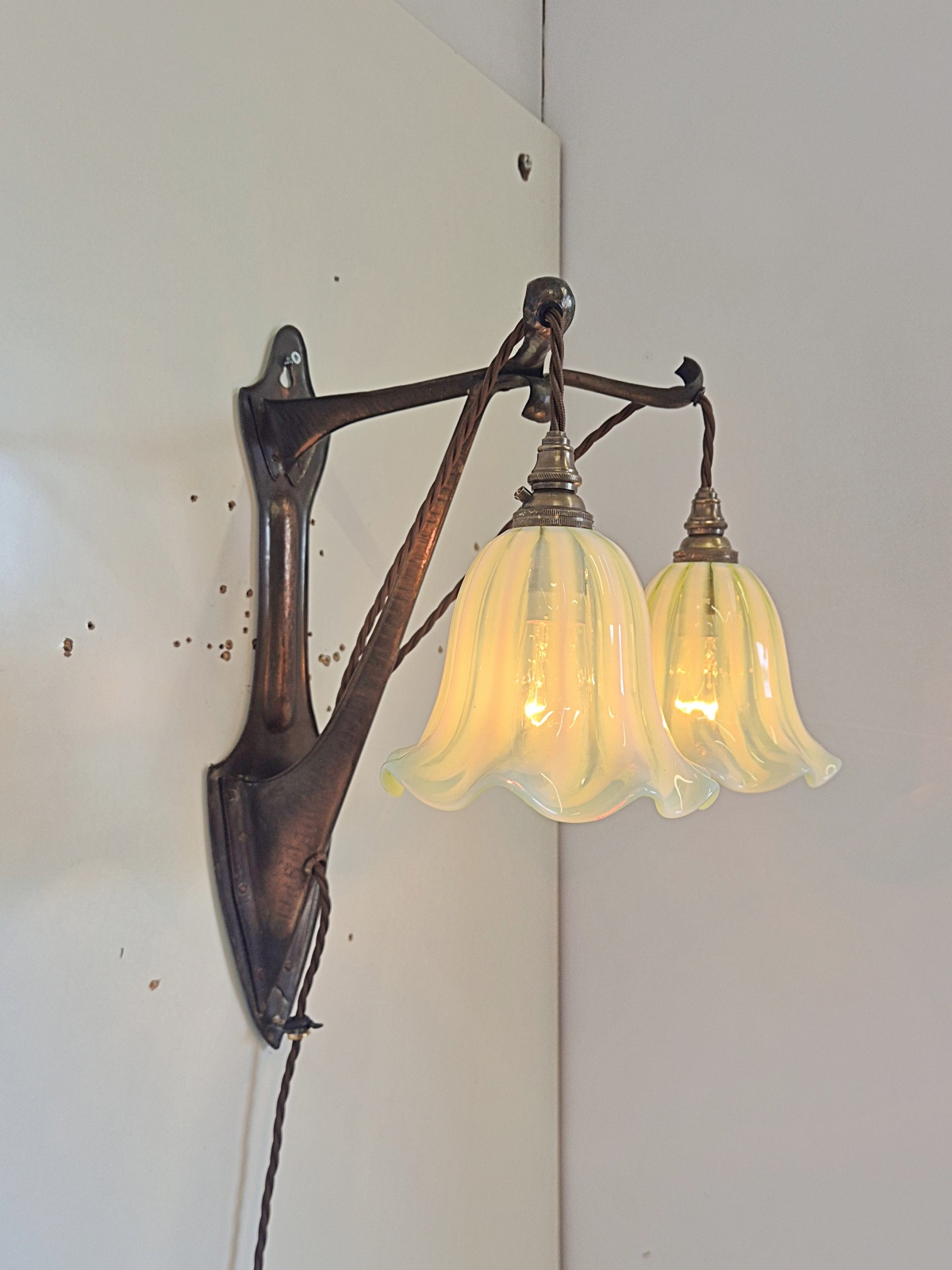 Style of Jesson Birkett & Co (Faulkner Bronze co.) | Twin-arm Arts & Crafts Wall Light | England c.1900 - Image 4