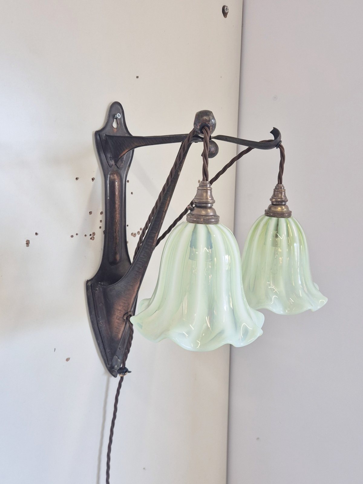 Style of Jesson Birkett & Co (Faulkner Bronze co.) | Twin-arm Arts & Crafts Wall Light | England c.1900 - Image 5