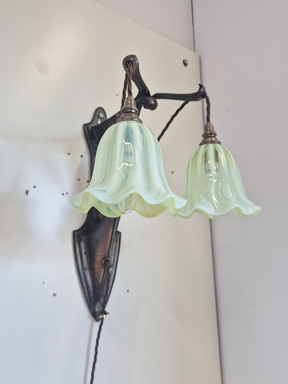 Style of Jesson Birkett & Co (Faulkner Bronze co.) | Twin-arm Arts & Crafts Wall Light | England c.1900 - Image 7