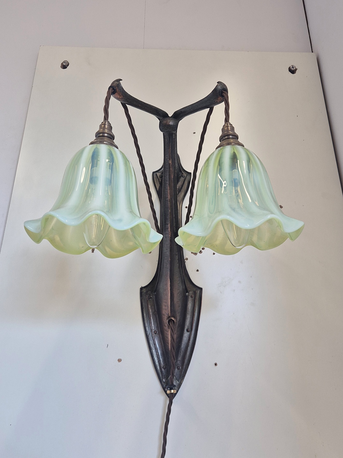 Style of Jesson Birkett & Co (Faulkner Bronze co.) | Twin-arm Arts & Crafts Wall Light | England c.1900 - Image 9