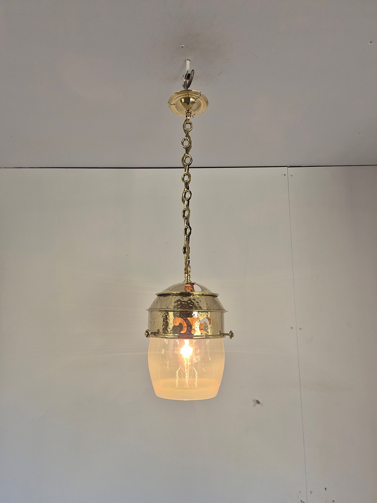 Unsigned | Small Bulbous Vaseline-glass Lantern | England c.1900 - Image 2