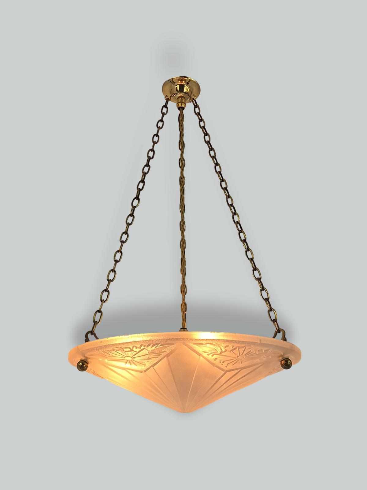 Vererrie D’art Degué | Frosted Art Deco Plafonnier | France c.1930