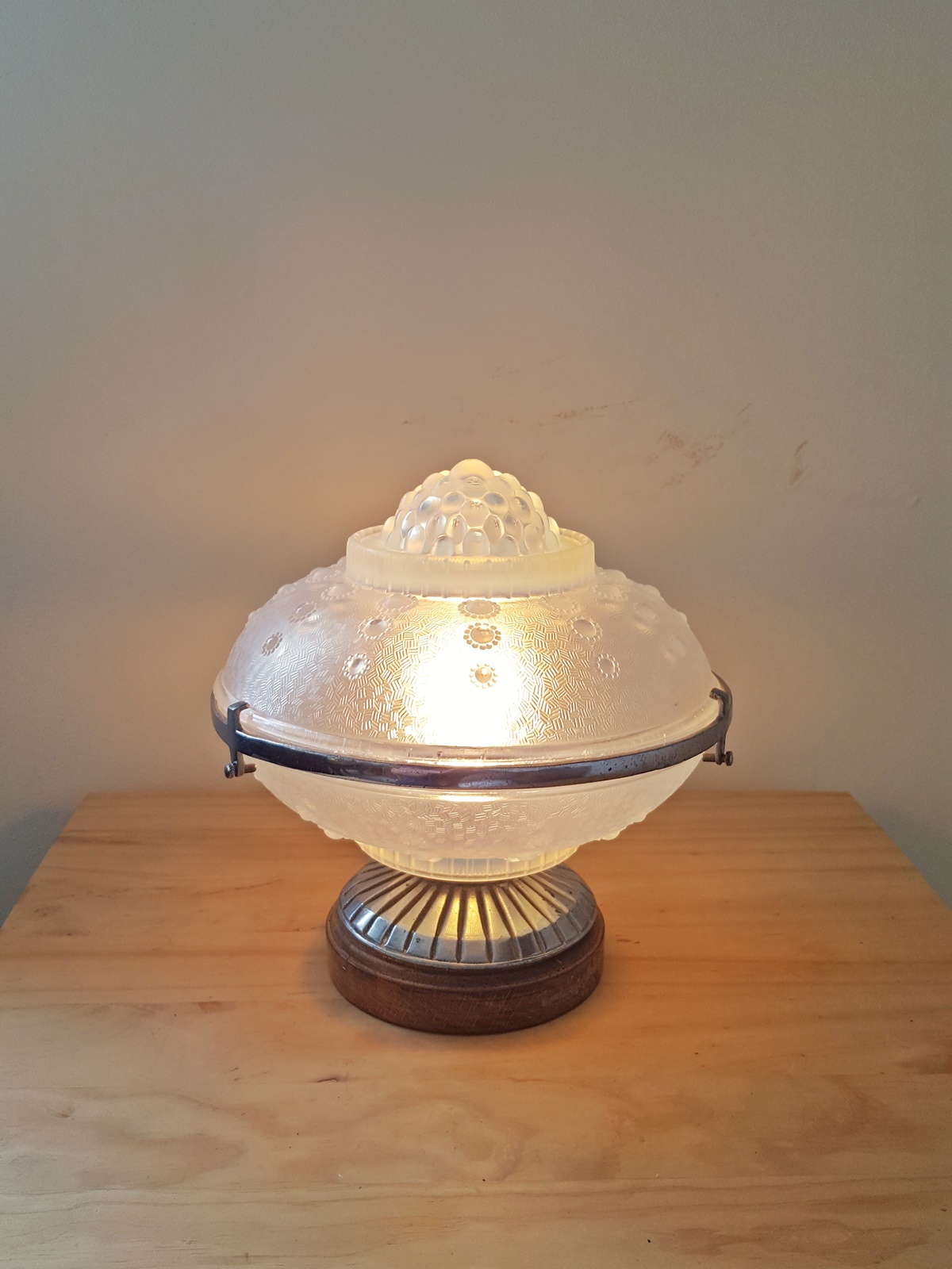 George Leleu, Paris | Opalescent Glass Art Deco Display-Light | France c.1925 | SOLD - Image 3