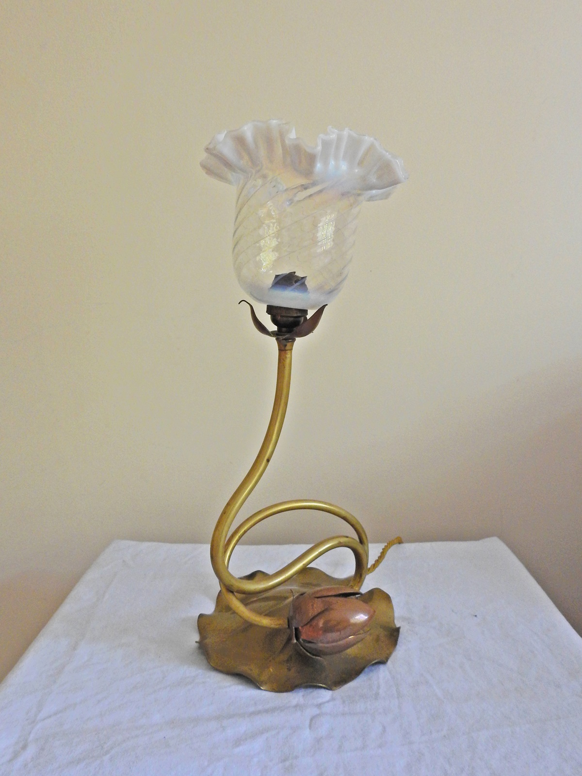 Unsigned | Arts & Crafts "Lilypad" Table Lamp | France c.1905 - Image 5