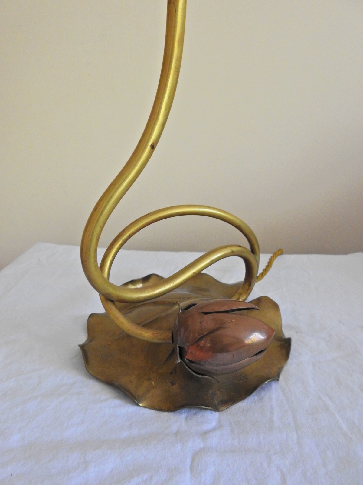 Unsigned | Arts & Crafts "Lilypad" Table Lamp | France c.1905 - Image 3