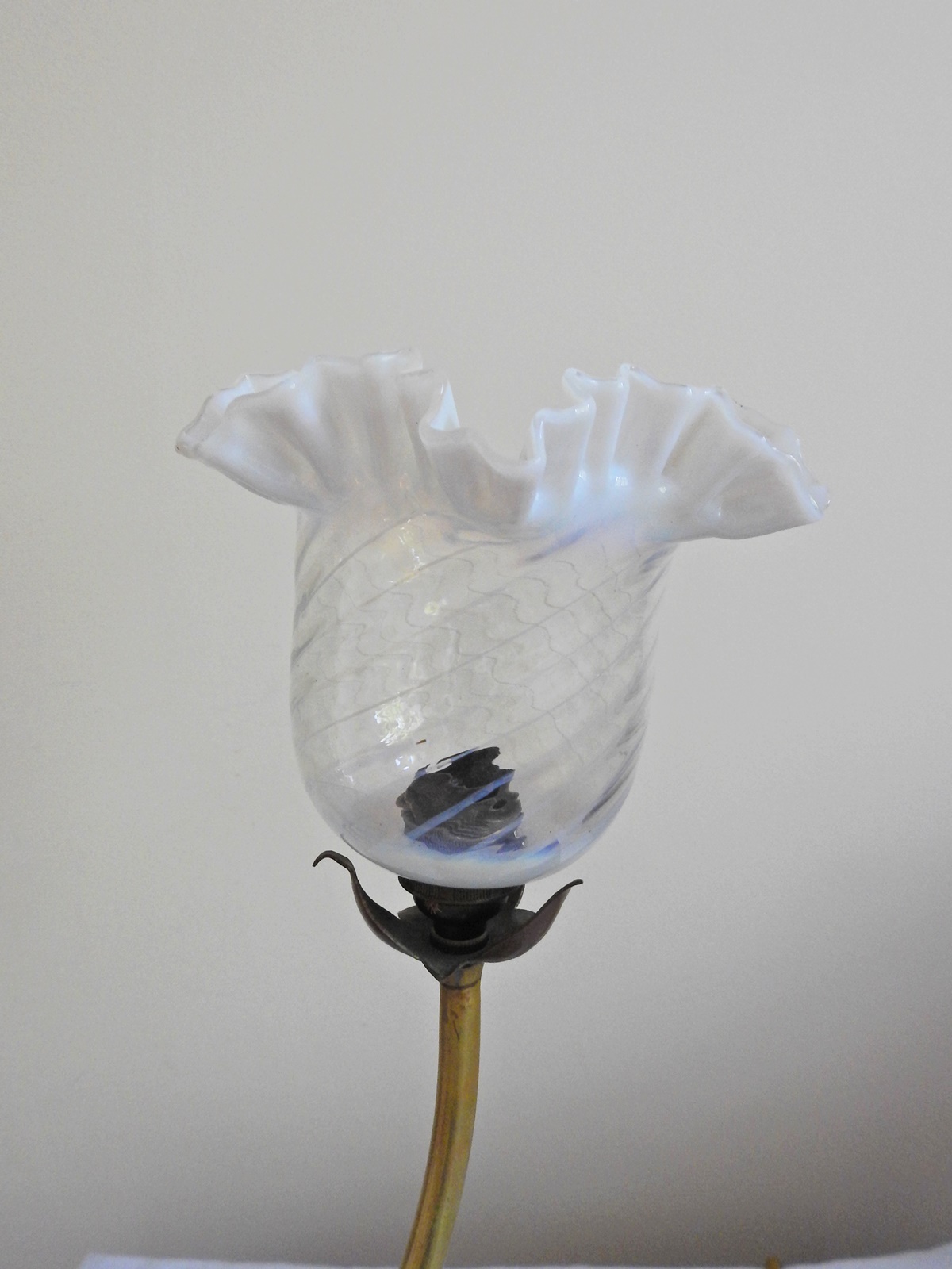 Unsigned | Arts & Crafts "Lilypad" Table Lamp | France c.1905 - Image 4
