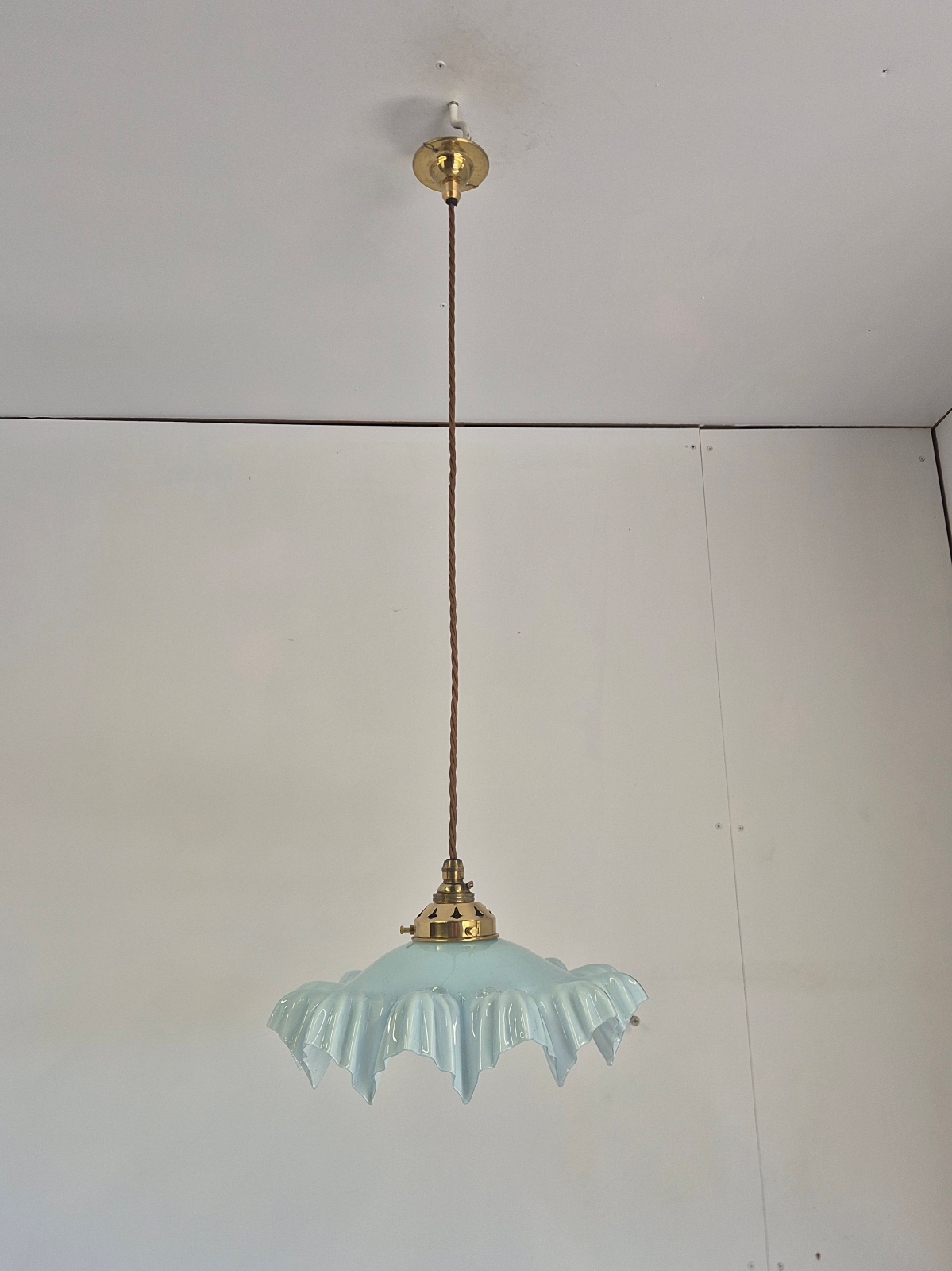 Unsigned | Large Opalescent 'Coolie' Pendant | France c.1920-25 - Image 3
